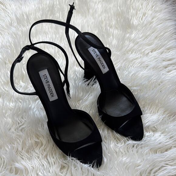 Steve Madden Beki Heel in Black Nubuck - Picture 2 of 11